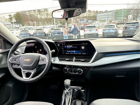 Certified 2024 Chevrolet Trax LT w/ Driver Confidence Package image 30