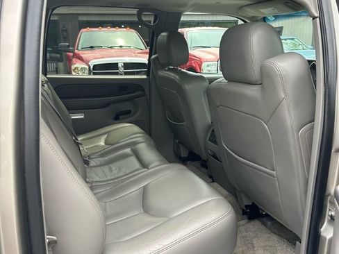 Used 2003 Chevrolet Suburban 2500 LT w/ LT Preferred Equipment Group AWD/4WD image 12