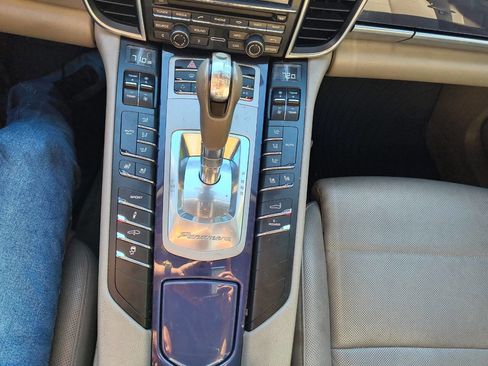 Used 2013 Porsche Panamera S image 42