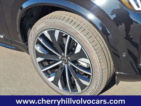 Certified 2025 Volvo XC90 B6 Plus image 9