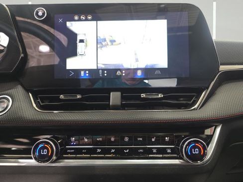 Used 2025 Chevrolet Equinox RS w/ Safety and Technology Package AWD/4WD image 17