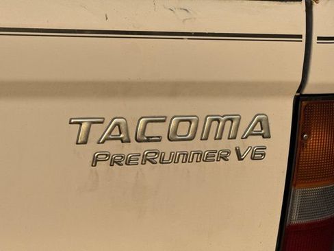 Used 2000 Toyota Tacoma PreRunner RWD image 10