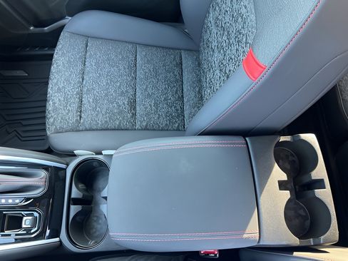 Used 2024 Chevrolet Colorado Z71 w/ Z71 Convenience Package 2 image 18