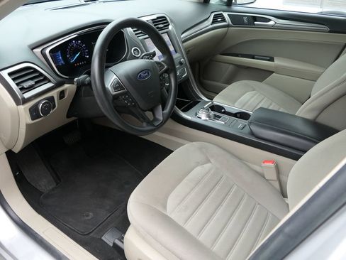 Used 2019 Ford Fusion SE FWD image 13
