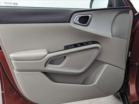 Used 2020 Kia Soul LX image 13