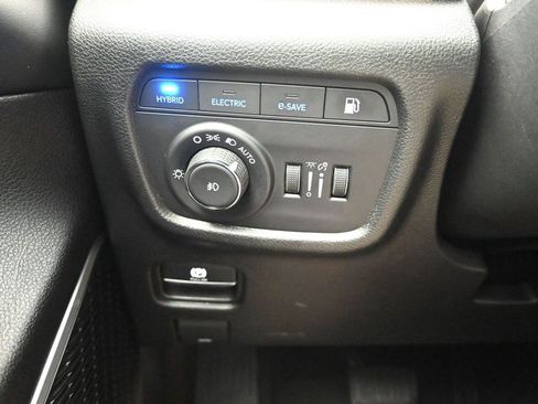 Used 2023 Jeep Grand Cherokee 4WD 4xe image 15