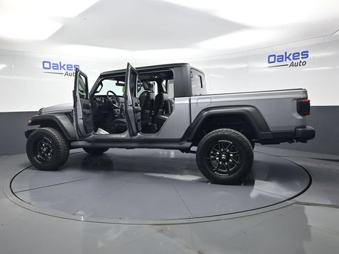 Used 2020 Jeep Gladiator Overland AWD/4WD image 57