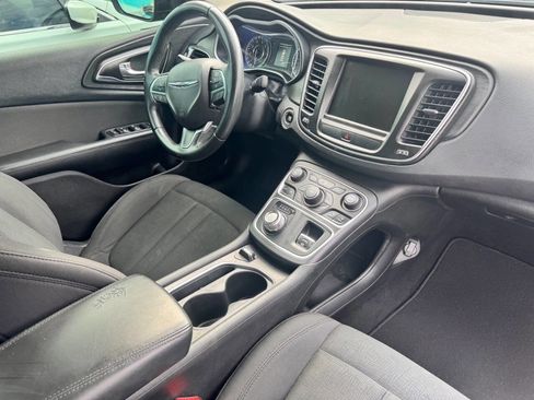 Used 2016 Chrysler 200 Limited w/ Convenience Group image 8