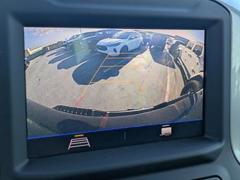 Used 2022 Chevrolet Silverado 2500 Custom w/ Custom Value Package image 17