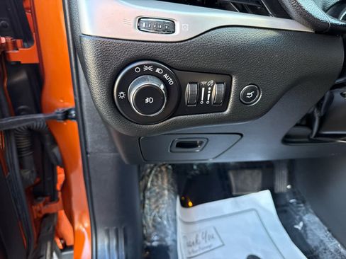 Used 2015 Jeep Cherokee Trailhawk w/ Comfort/Convenience Group image 18