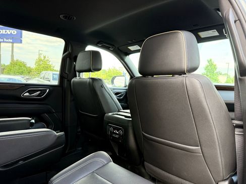 Used 2023 Chevrolet Suburban Premier RWD image 23