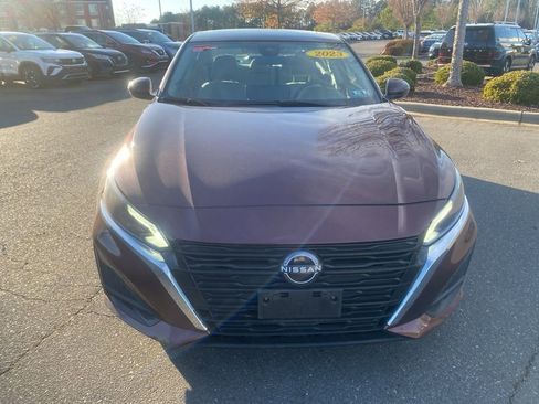 Used 2023 Nissan Altima 2.5 SV w/ SV Premium Package image 2