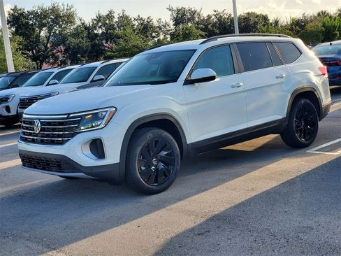 New 2026 Volkswagen Atlas SE image 3