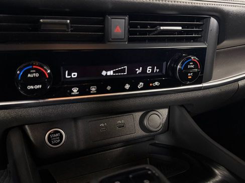 Used 2023 Nissan Rogue SV image 26