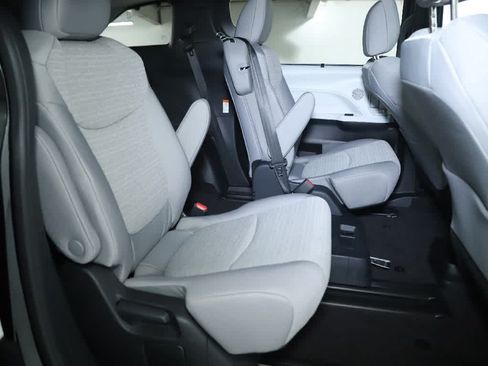 Used 2026 Toyota Sienna LE AWD/4WD image 28