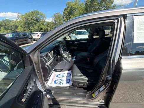 Used 2017 Toyota Highlander XLE AWD/4WD image 22