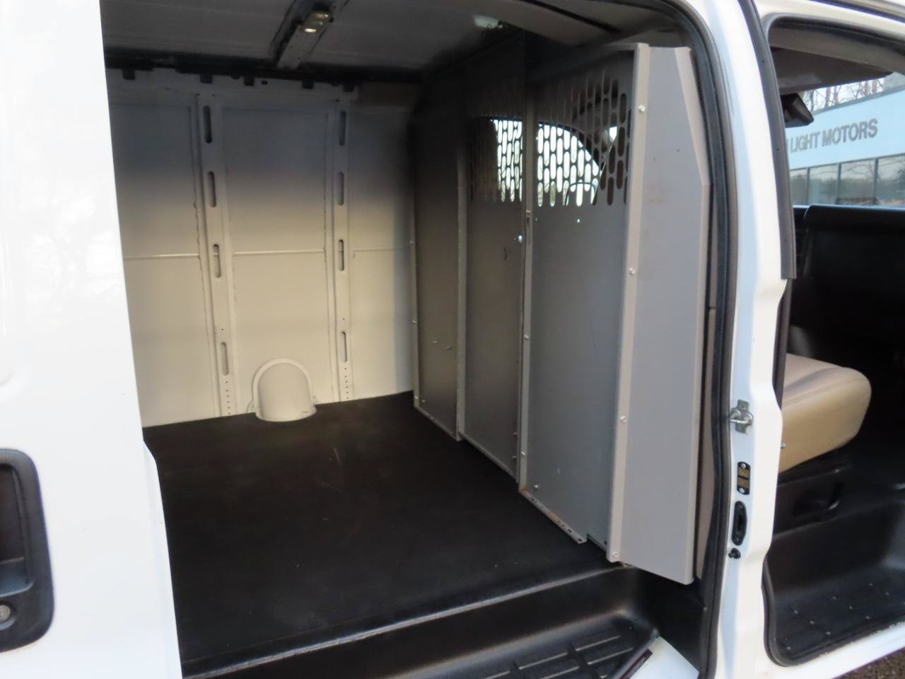 Used 2022 Chevrolet Express 3500 w/ Driver Convenience Package RWD image 18
