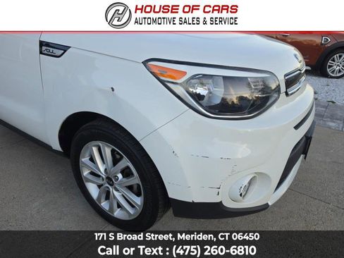 Used 2018 Kia Soul + FWD image 11