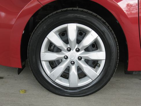 Used 2014 Toyota Corolla LE image 25