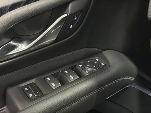 Used 2021 GMC Yukon Denali w/ Denali Premium Package image 22