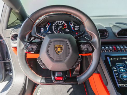 Used 2022 Lamborghini Huracan EVO RWD image 57
