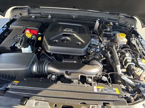 Used 2022 Jeep Wrangler Unlimited Sport image 17