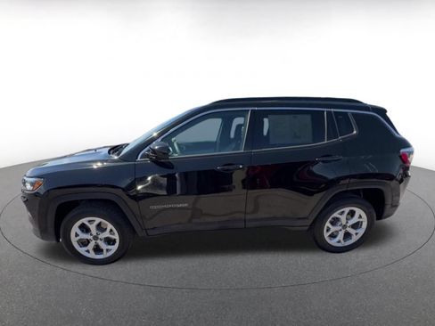Used 2025 Jeep Compass Latitude AWD/4WD image 9
