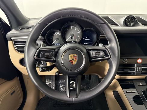 Certified 2022 Porsche Macan AWD/4WD image 35