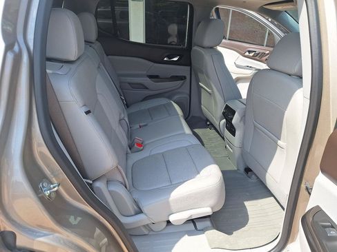 Used 2023 GMC Acadia SLT w/ Preferred Package AWD/4WD image 25