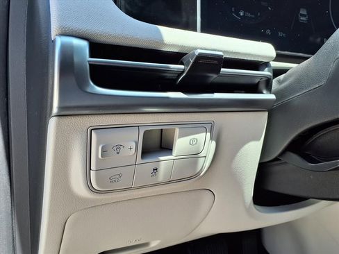 Used 2025 Hyundai Tucson Limited FWD image 21