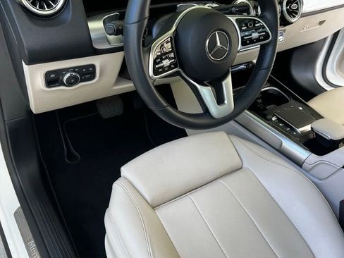 Used 2023 Mercedes-Benz GLB 250 image 2