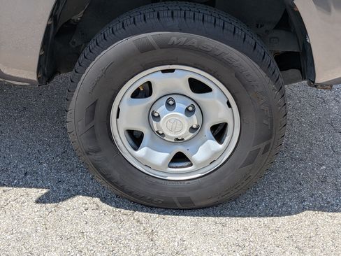 Used 2022 Toyota Tacoma SR5 RWD image 11
