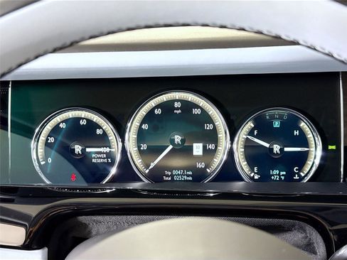 Used 2024 Rolls-Royce Phantom Sedan image 19
