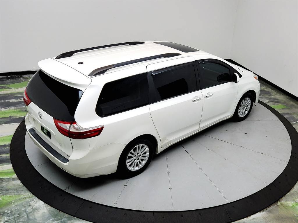 Used 2015 Toyota Sienna XLE FWD image 32