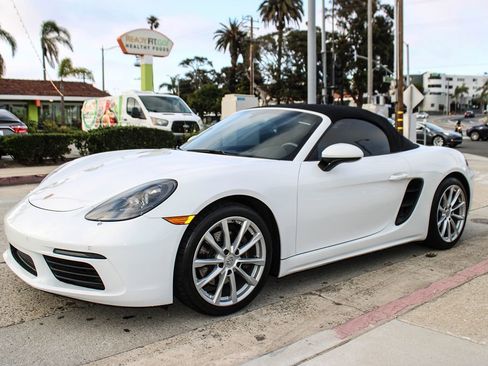 Used 2019 Porsche 718 Boxster RWD image 23
