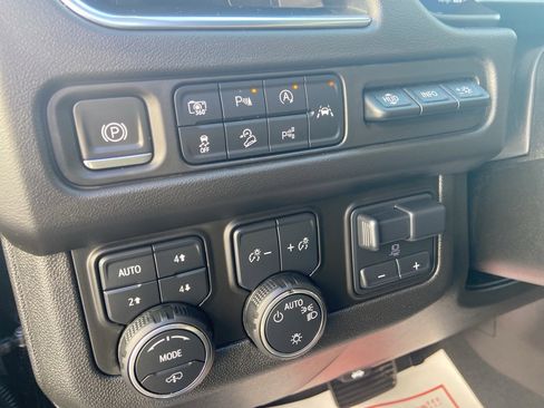 Certified 2024 Chevrolet Suburban High Country w/ Advanced Technology Package image 18