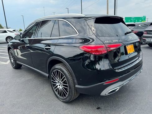 Used 2025 Mercedes-Benz GLC 300 4MATIC image 5