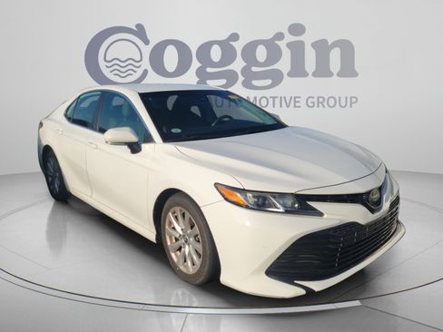 Used 2018 Toyota Camry LE w/ Convenience Package FWD image 6