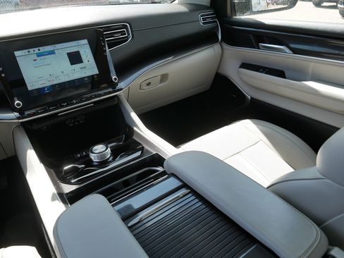 Certified 2023 Jeep Wagoneer 4WD w/ Premium Group I image 11
