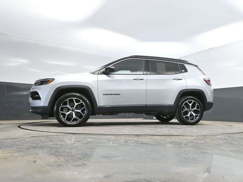 Used 2025 Jeep Compass Limited AWD/4WD image 33