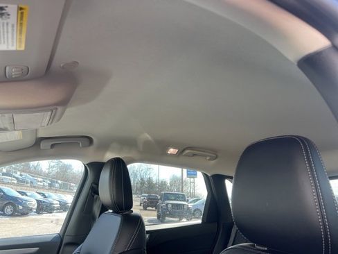 Used 2025 Ford Escape SE w/ PHEV Premium Package image 10