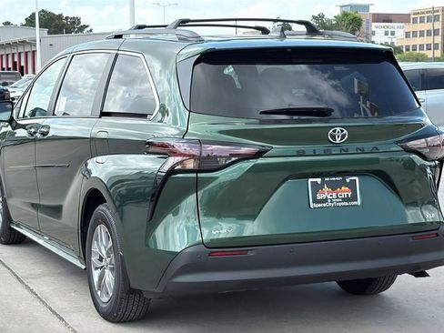 New 2026 Toyota Sienna XLE FWD image 3