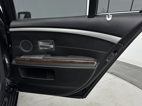Used 2007 BMW 750i image 38
