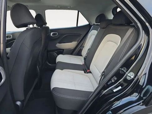 Used 2023 Hyundai Venue SEL image 13