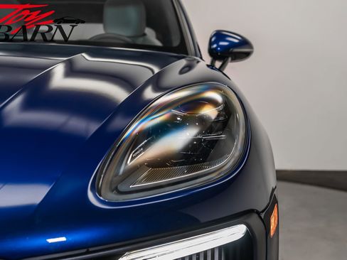 Used 2022 Porsche Macan S image 10