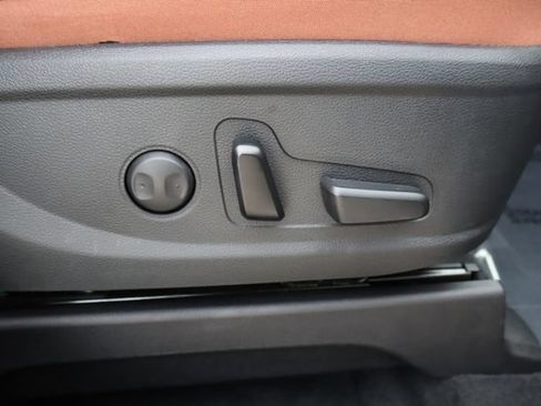 Used 2025 Kia Telluride AWD image 15