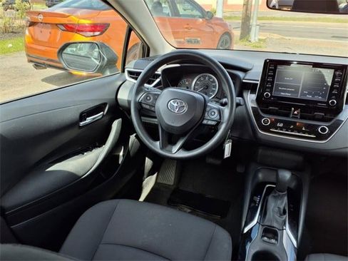 Used 2021 Toyota Corolla LE image 34