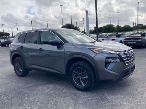 Used 2024 Nissan Rogue S FWD image 3
