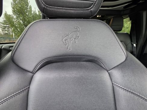 Used 2025 Ford Bronco Badlands image 24