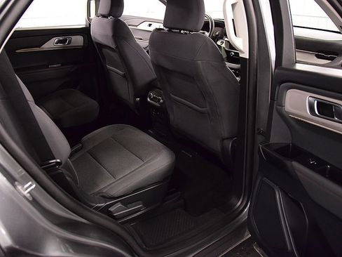 Used 2025 Ford Explorer Active AWD/4WD image 32
